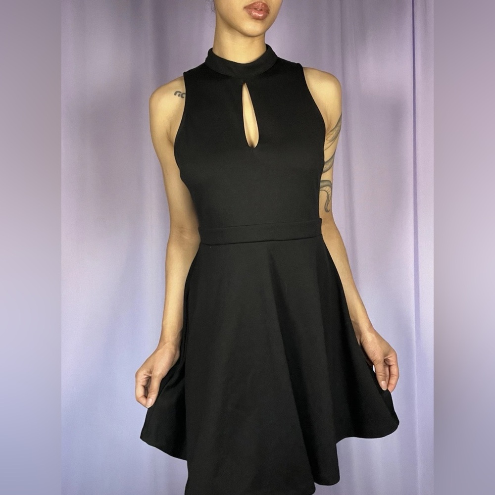 Forever 21 Keyhole Black Mini Tennis Dress Size M Flare Skirt Preppy Skater Edgy